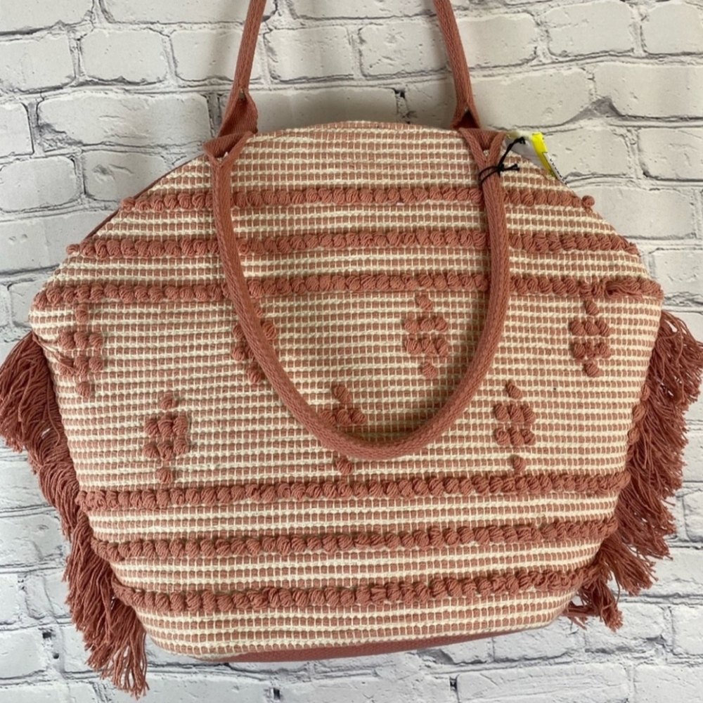 Shade and Shore pink boho tote/beach bag with a clamshell closure 19W x 16H" NWT